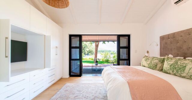 Franschhoek in your backyard🍇

With the vineyards and picturesque town just short scenic drive away, you’ll have access to all of the activities that you and your clan are after.

Start planning 🔗 link in bio ✉️ info@fhkhomestead.co.za 

#franschhoekhomestead #winecountryretreat #familyfriendly #franschhoek #valleyofdreams